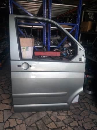 WV TRANSPORTER ÖN SAĞ KAPI ORJİNAL ÇIKMA HATASIZDIR 